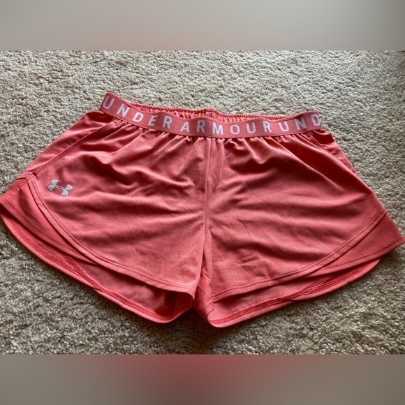 Under Armour Pants - Under Armour shorts. Size medium. Excellent condition. Side pockets.​​​​​​​​